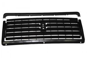 Решетка облицовки радиатора  ВАЗ-2107  (черная) с молдингом  (пр-во Пластик, Сызрань)