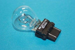 Лампа 2-х контактная  (вспомогат. освещения )  12V  27/7W  W2.5x16q  (пр-во Magneti Marelli)