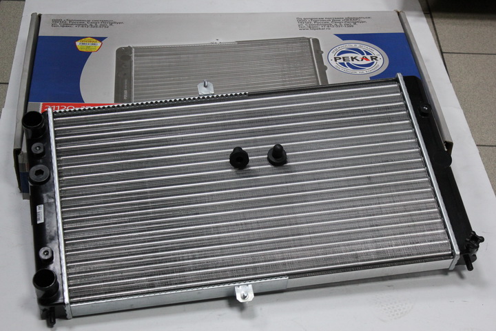Радиатор охлаждения  ВАЗ-2110  карбюратор  (пр-во ПЕКАР)
