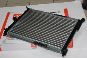 Радиатор охлаждения   DC Lanos, Nubira 97- (1.6/2.0 16V)  МКПП  без AC  (пр-во ДК)
