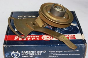 Ролик натяжной ремня  ГАЗ-53,3307 с кронштейном  (пр-во ЗМЗ)