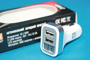 Зарядное устройство для моб. телефона  (2 USB, 12/24V-5V 2,4A)  белый  LED Display  (пр-во ДК)