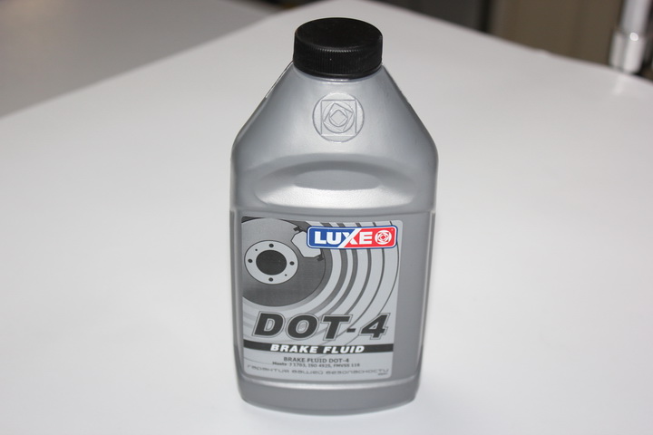 Жидкость тормозная  DOT-4  0,5л  (430г)  (пр-во LUXЕ)